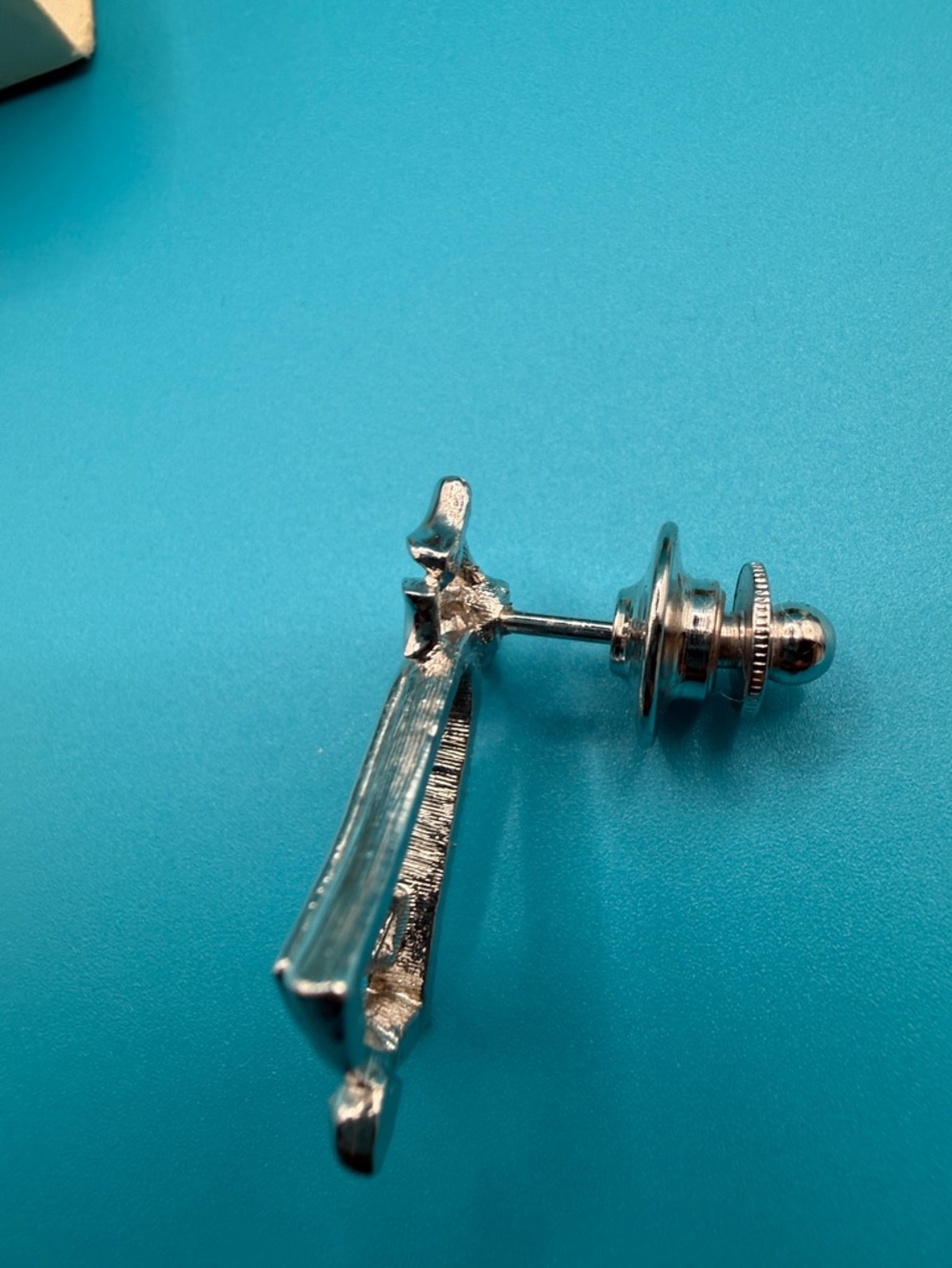 Vintage Avon Silver Tone Festive Bell Pin with Original Box - Picture 5 of 5
